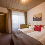 Hotel Almhof 4*