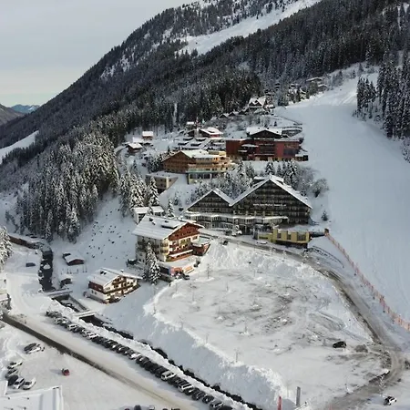 Almhof Otel 4*