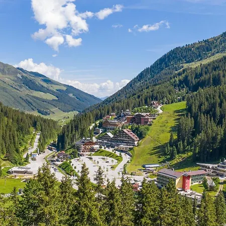 Otel Almhof Hochfugen