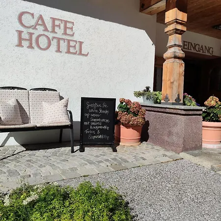 Otel Almhof 4*