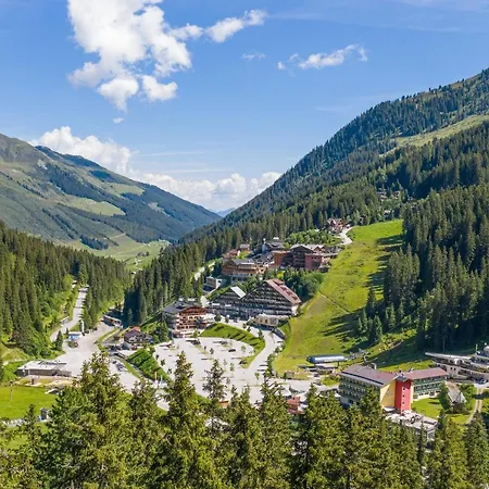 Otel Almhof Hochfugen
